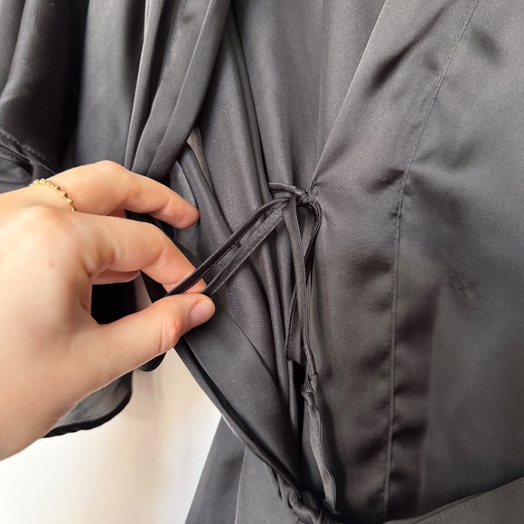 Victoria's Secret Black Satin Ruffled Robe size XS/S - Picture 4 of 9